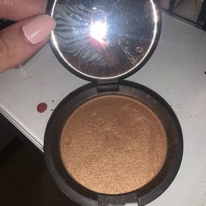 Becca Highlight Topaz